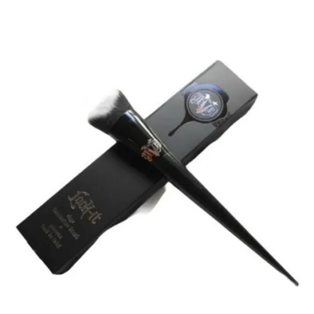 NIB KAT VON D Beauty, Lock It Edge Foundation Brush